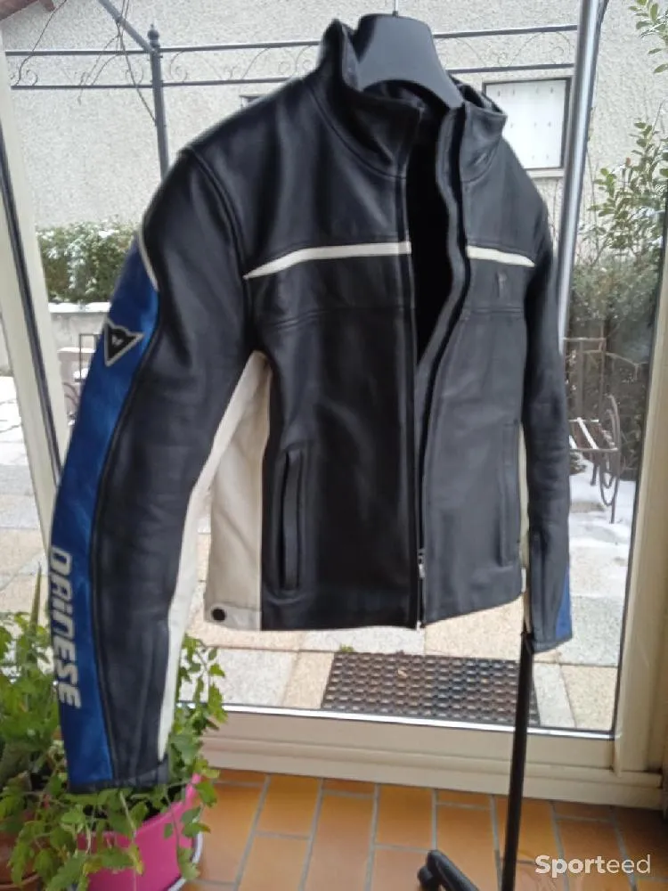 Blouson cuir femme d'occasion Ajouté le : 02/03/2023
