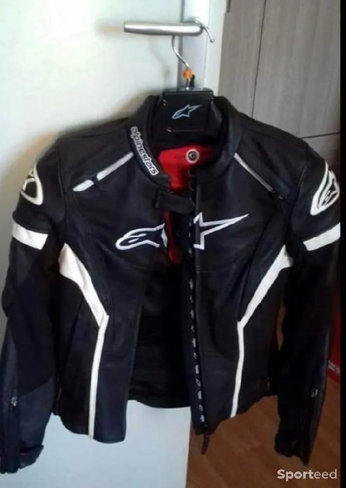 Blouson cuir moto d'occasion Ajouté le : 10/05/2023