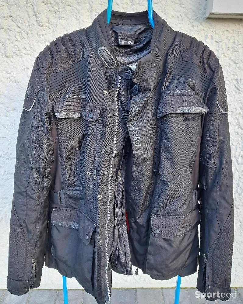 Blouson moto BERING d'occasion Ajouté le : 21/03/2024