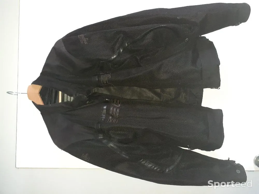 Blouson moto d'occasion Ajouté le : 29/05/2023