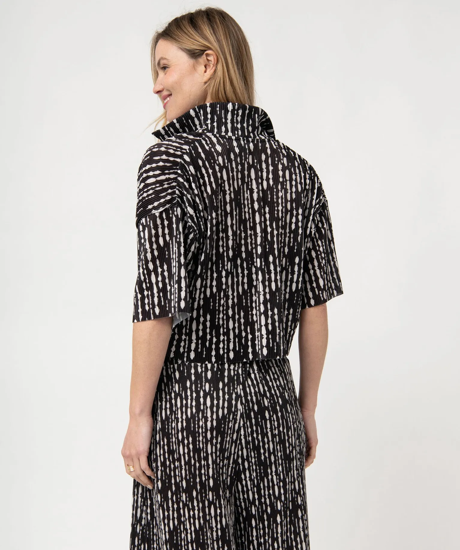 Chemise courte à manches courtes en maille plissée femme noir