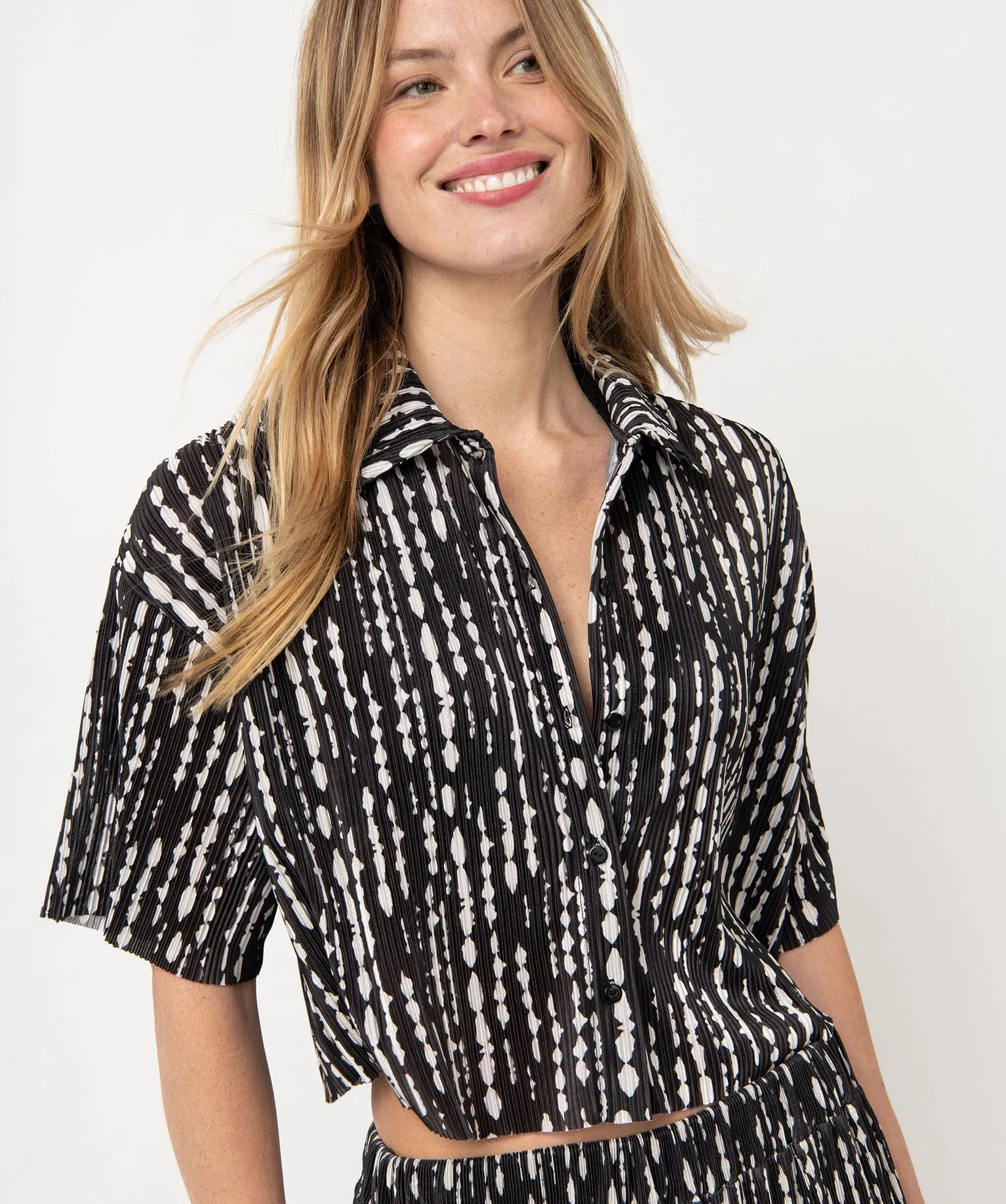 Chemise courte à manches courtes en maille plissée femme noir