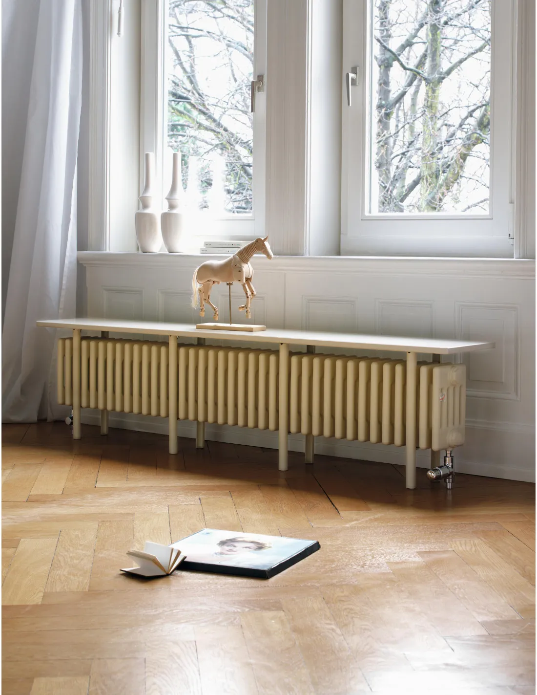 Radiateur eau chaude Vuelta Banc BMC6 Blanc RAL 9016 2675W H430 mm (avec pieds) / L2326 mm Acova BMC6-50-026