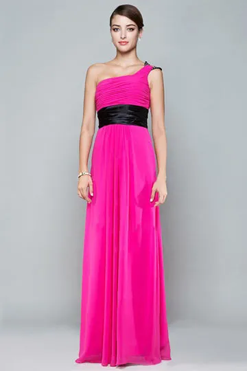 Robe chic soirée rose fuchsia asymétrique plissée ceinturée en noir